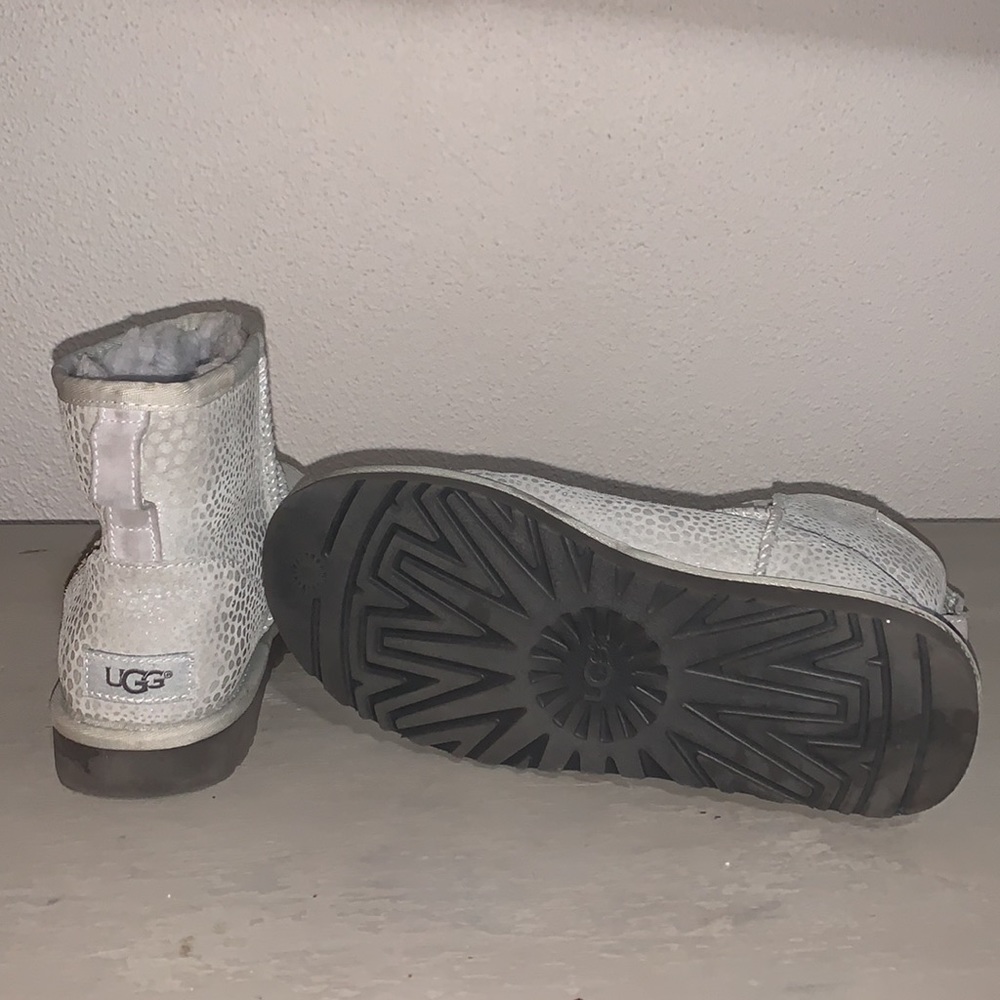 Ugg -Short Gray - image 6